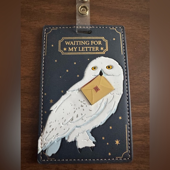 Harry Potter Hedwig Retractable ID Holder - Picture 2 of 7